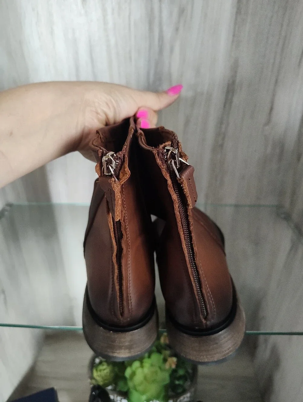 Steve Madden Brown Leather Ankle Boots SZ 7.5 Tiny Black Spot